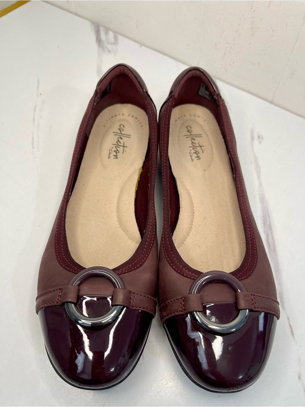 Clarks Gracelin Wind Women’s Burgundy Patent-Toe Ballet Flats, Ring Accent 7.5M